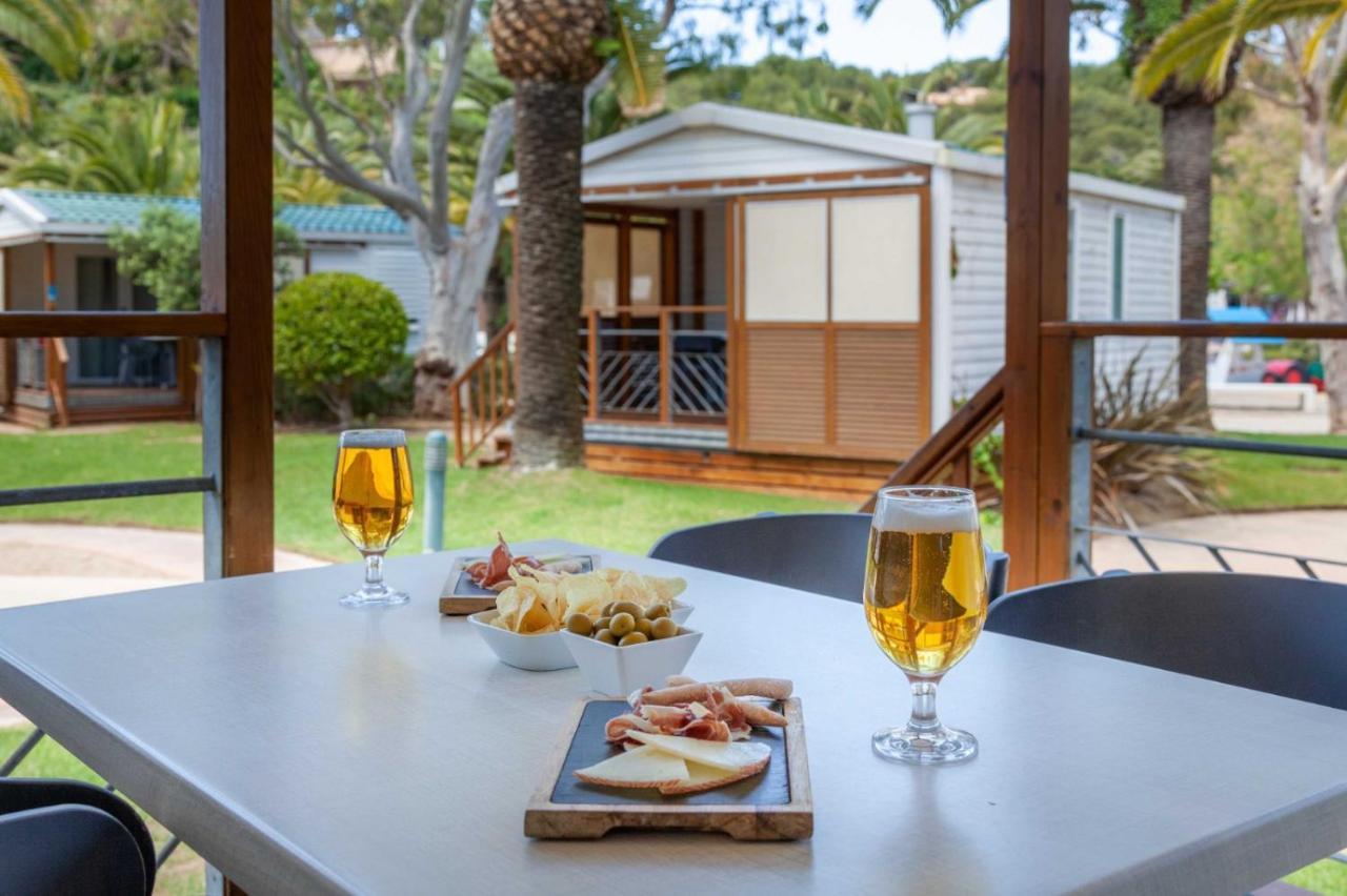 Sant Feliu de Buixalleu Camping Vila Village מראה חיצוני תמונה